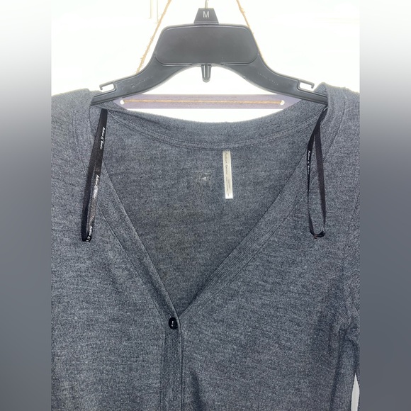 Large womens loose fit stone wash gray button-down cardigan - Picture 12 of 13